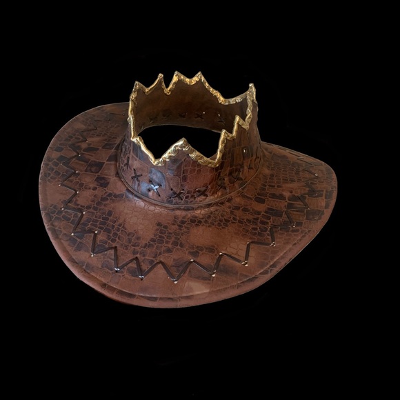 Shaded Crown - Picture 1 of 5